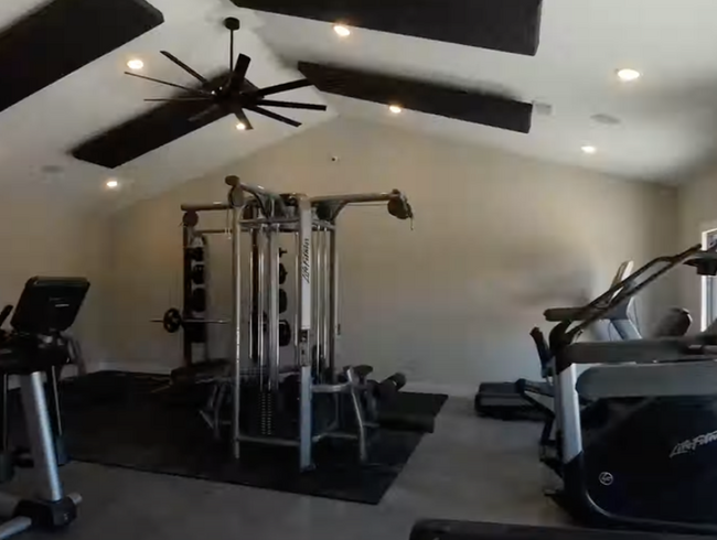 24/7 fitness center - 110 Sierra Cir