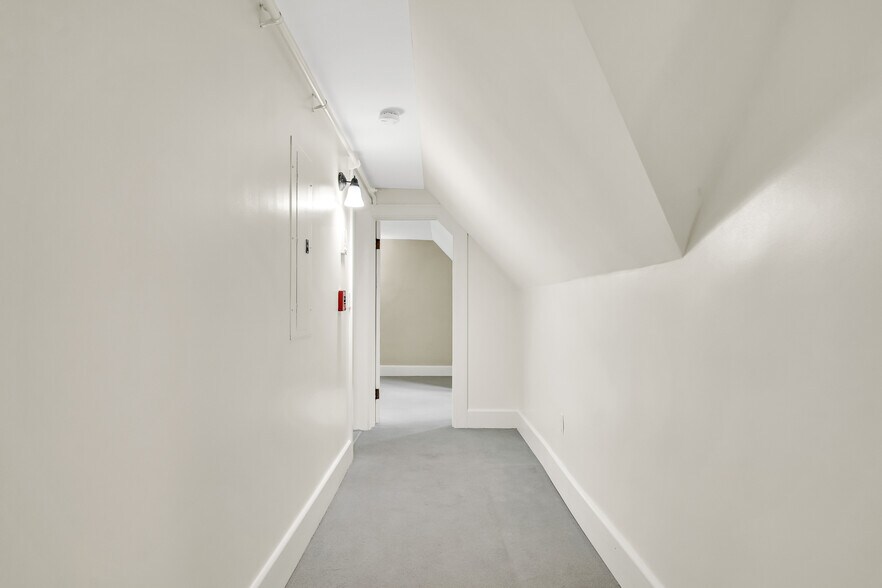 Building Photo - 1789 Beacon St