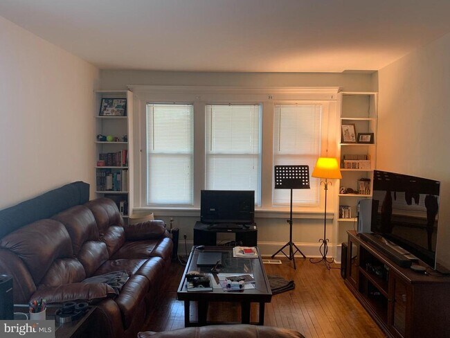 Building Photo - 1300 N Clayton St