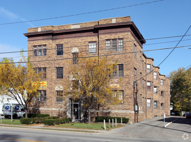 Building Photo - Helen Louise Apartments
