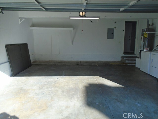 Building Photo - 9361 Shadowood Dr