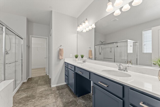 Building Photo - Luxe Sunset Retreat