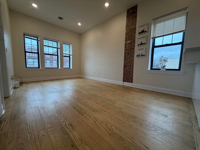 Building Photo - 84 Van Wagenen Ave