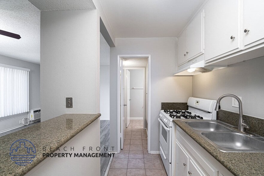 Building Photo - 217 S. Knott Av