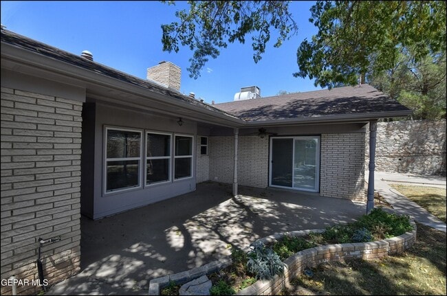 Building Photo - 424 Stonebluff Rd