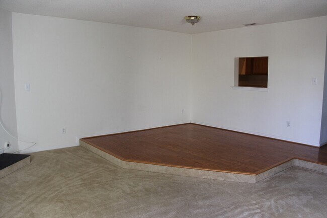 Building Photo - 148 River Walk Ct