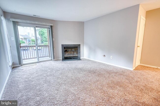 Building Photo - 166 Woodlake Dr
