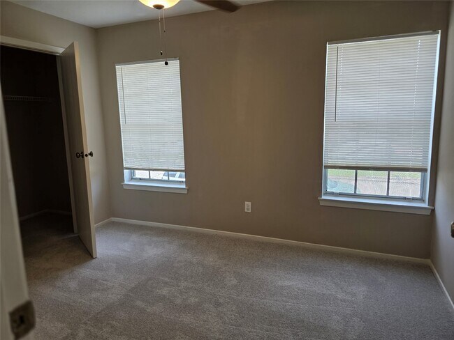 Building Photo - 11350 Raven View Dr