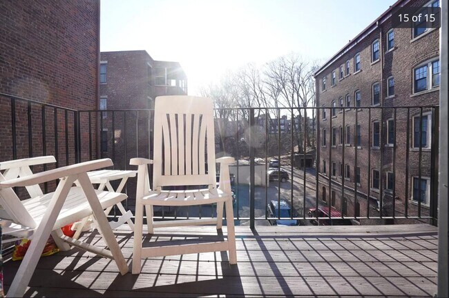 Building Photo - Amazing 4 bed 2 bath listing in Brookline...