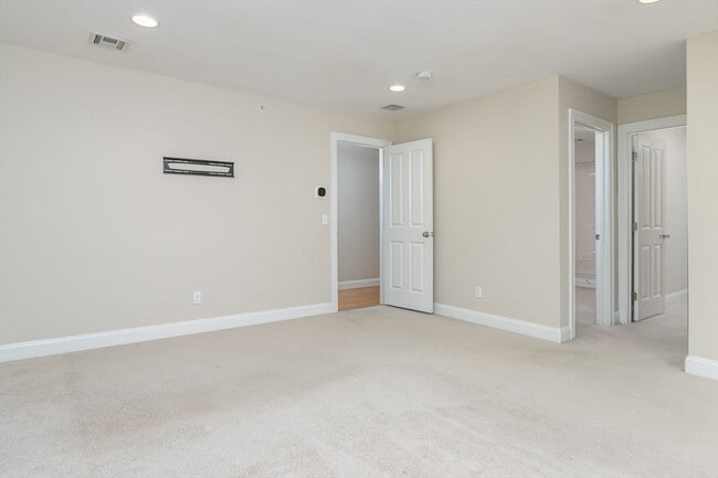 Building Photo - 4 Country Candle Ln