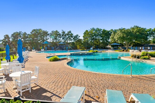 Building Photo - 554 Camellia Ct