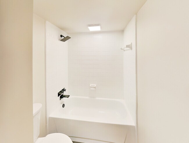 Building Photo - 115 Woodmere Square NW