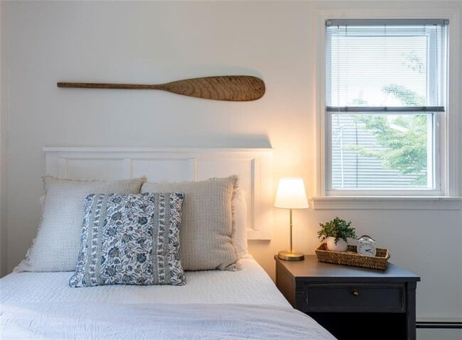 Building Photo - 11 N Hillview Dr