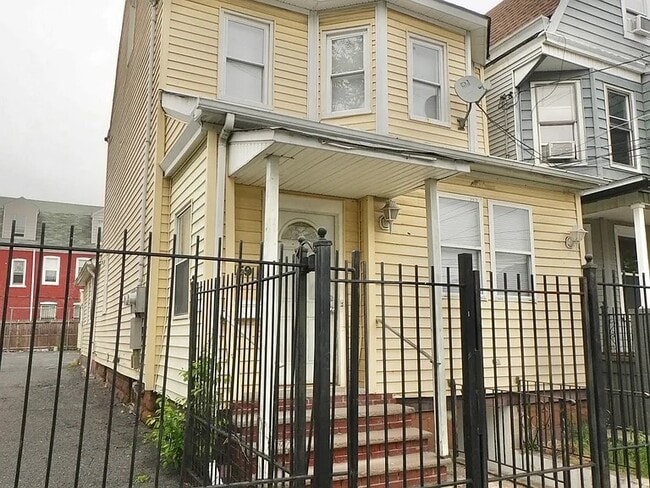 Primary Photo - 159 Grafton Ave