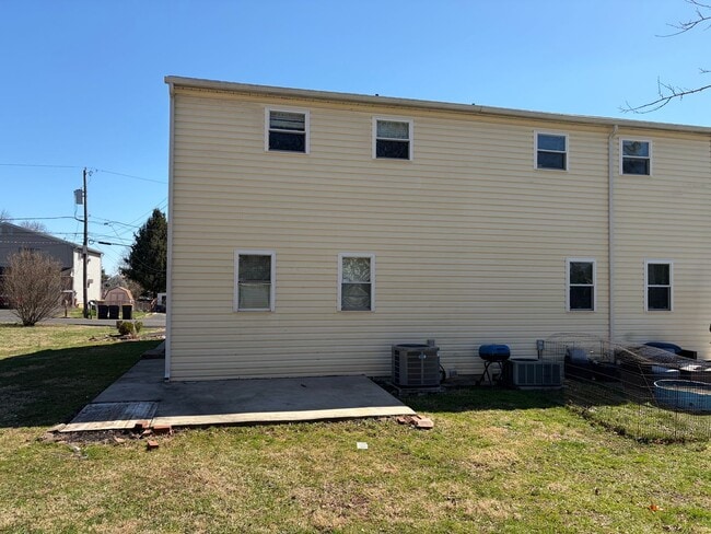 Building Photo - Renovated 3 Bed Twin Home for Rent