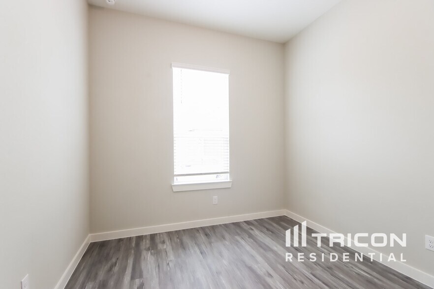 Building Photo - 22737 Terrazzo Dr