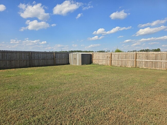 Building Photo - **October Rent Free**4 Bedroom, 2 Bath Hom...