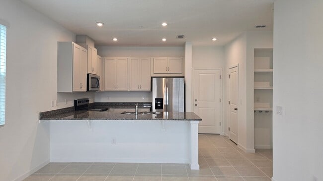 Building Photo - Brand-New Apopka 4Bed/2.5 Bath Townhome Avail for Rent! Be The first to Live Here!