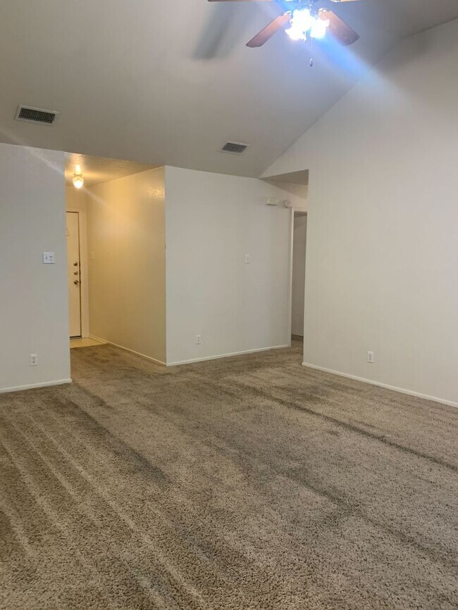 Building Photo - 3 Bdrm 1.5 Bath 1 Car Garage