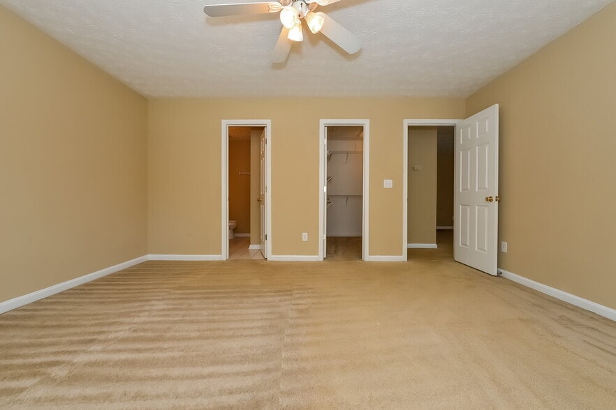 Building Photo - 2330 Glen Chase Ln