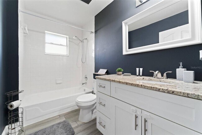 Building Photo - 5565 Loma Vista Loop