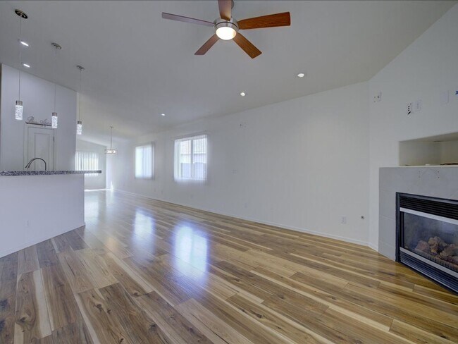 Building Photo - Spacious 4-Bedroom Home with Private Pool & Large Enclosed Backyard!