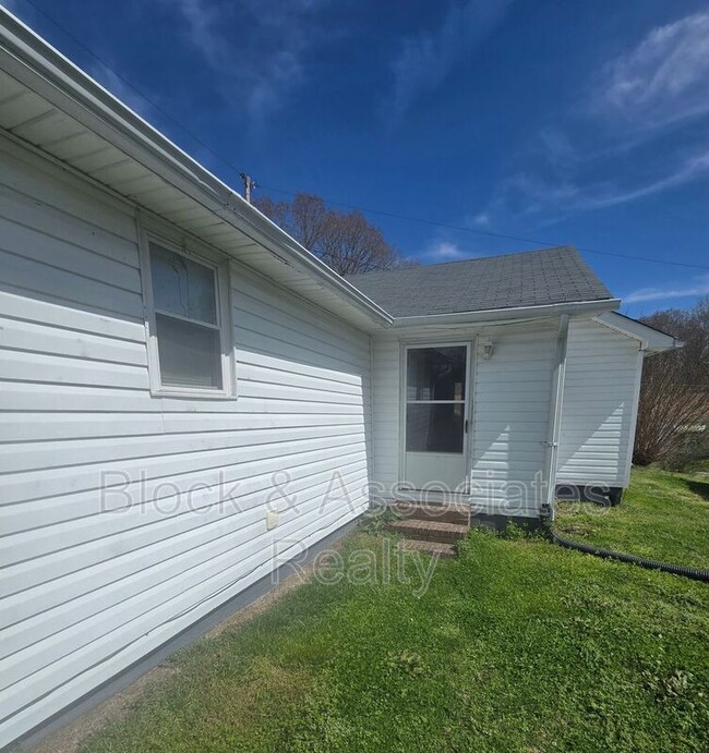 Building Photo - 601 Huger St