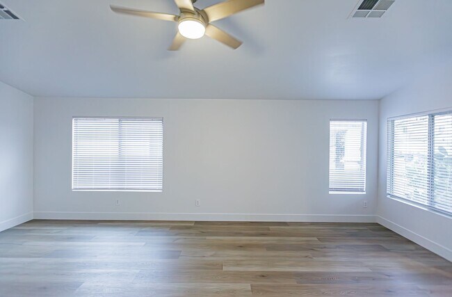 Building Photo - Stunning 3-bedroom One Story Home