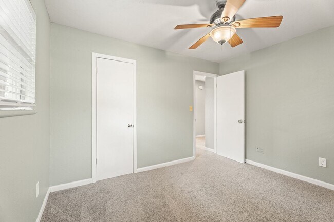 Building Photo - 1029 Hoyt Ave