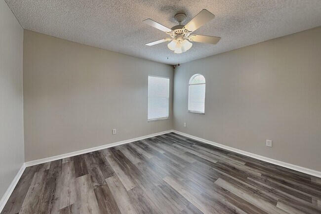 Building Photo - 9525 Southern Garden Cir