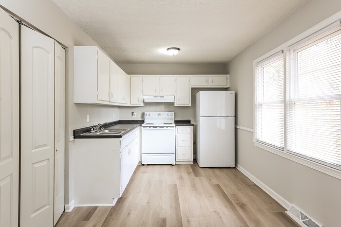 Building Photo - 421 Sellwood Cir