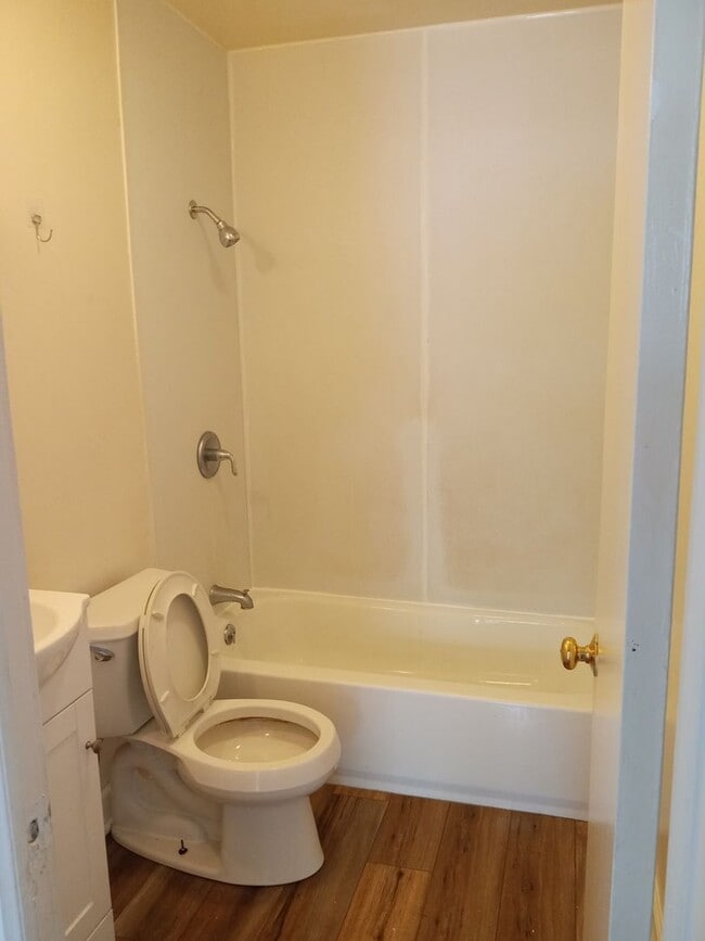 Building Photo - 2/1 in City of Shelby