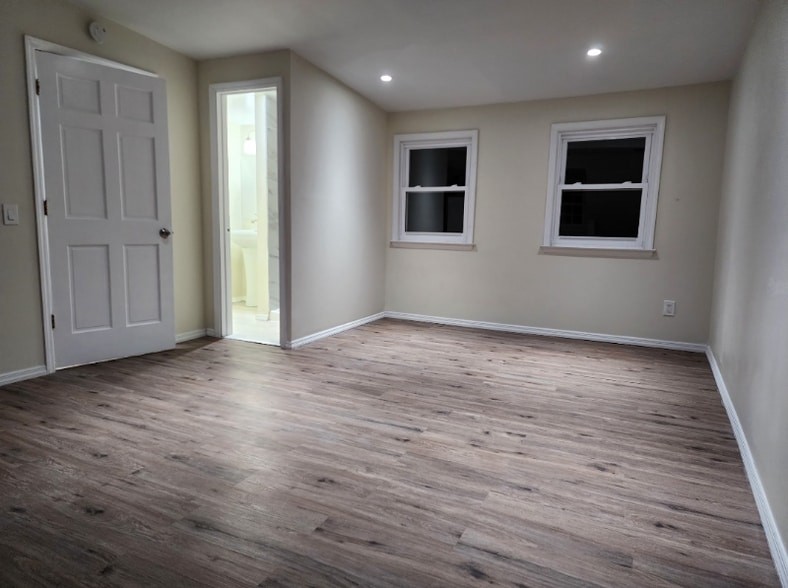 Building Photo - 311 E 6th Ave