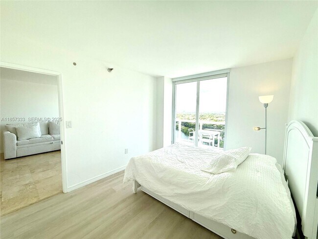 Building Photo - 20505 E Country Club Dr