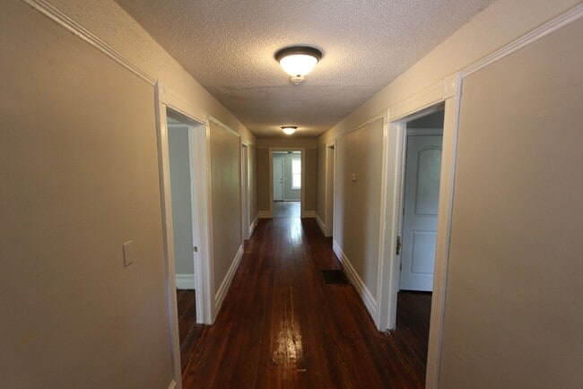 Building Photo - 442 Hall St