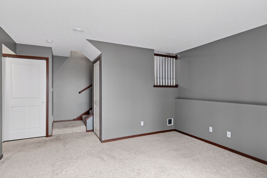 Building Photo - 15424 Foster Dr N