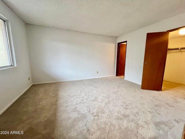 Building Photo - 7625 E Camelback Rd