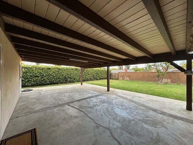 Building Photo - Stunning 5 bedroom tree lined cul-de-sac street in West Hills