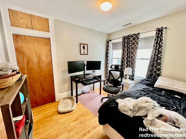 Building Photo - 72 Edenfield Ave