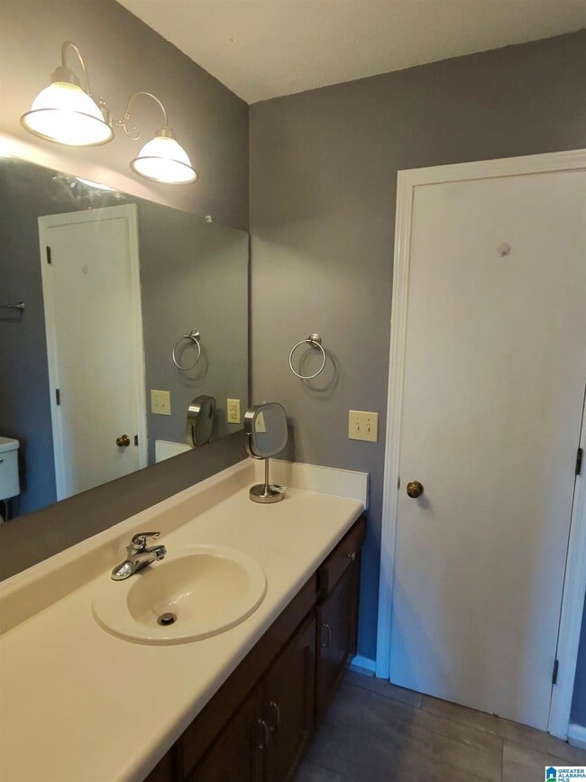 Building Photo - 716 Jamestown Ln