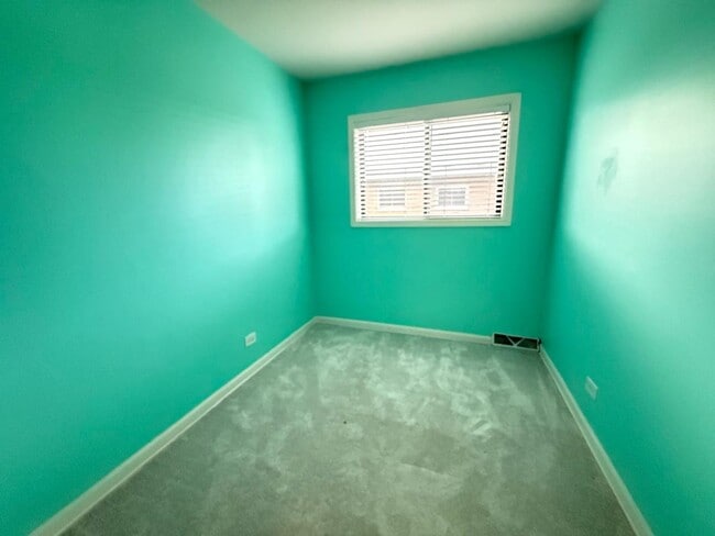 Building Photo - 10021 Frontage Rd