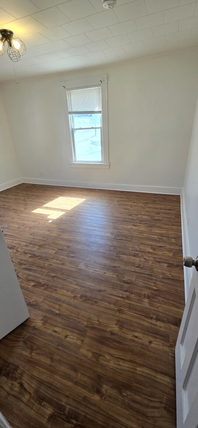 Building Photo - 214 N State St