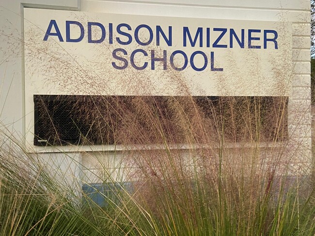 Building Photo - 1300 SW 13th St