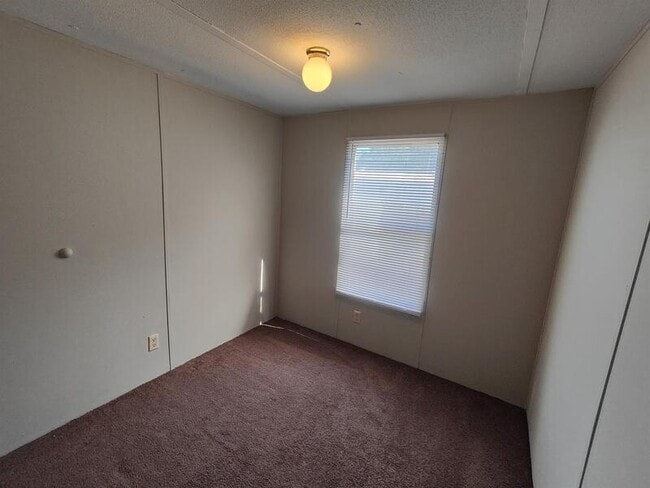 Building Photo - 308 Sunshine Dr