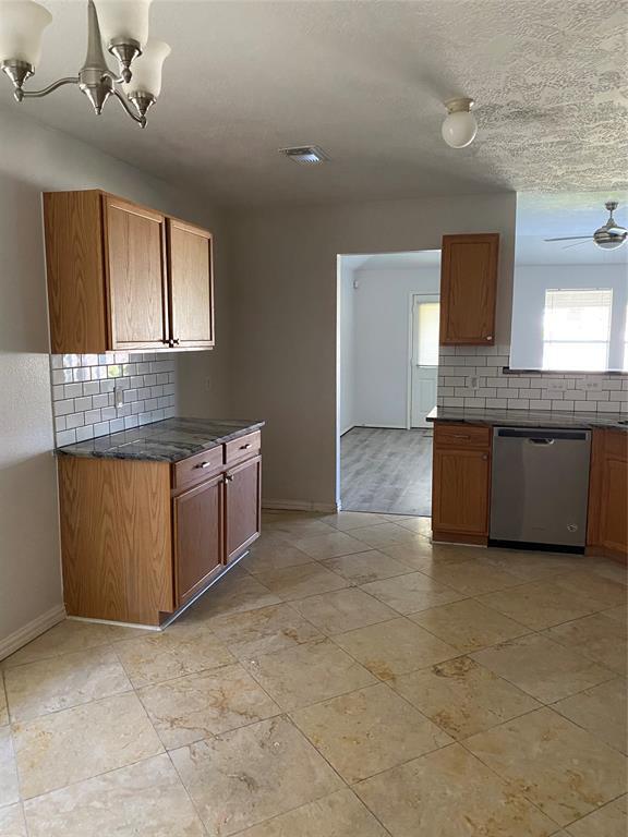 Building Photo - 9427 Eaglewood Spring Dr