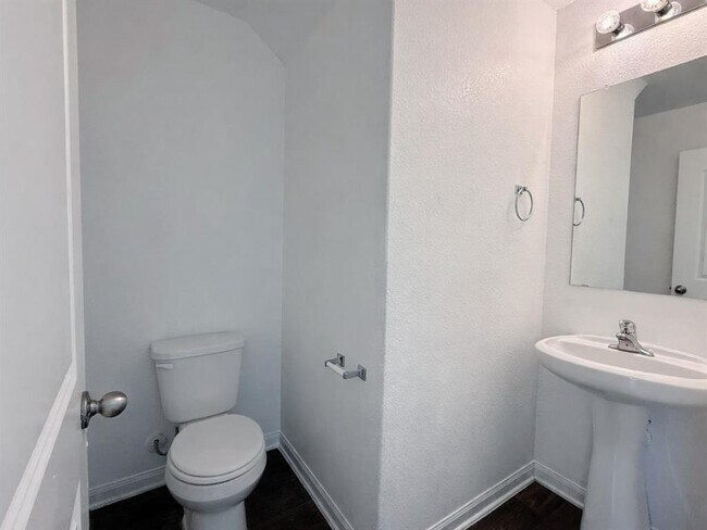 Building Photo - 3000 Cressler Ln