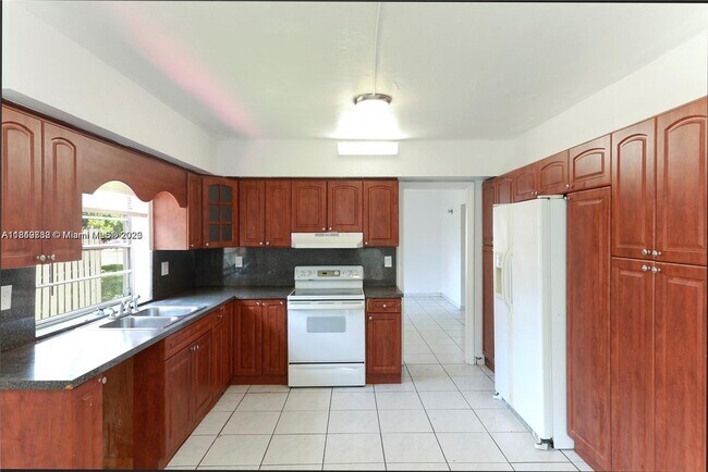 Building Photo - 3019 SW 68th Terrace