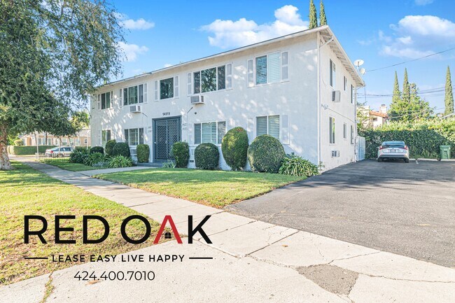 Building Photo - 14619 Moorpark St