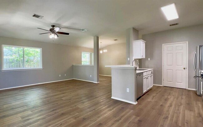 Building Photo - 906 Mammoth Ct