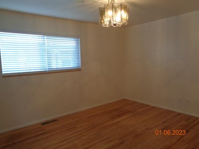Building Photo - Nicely located close to Memorial Park and ...